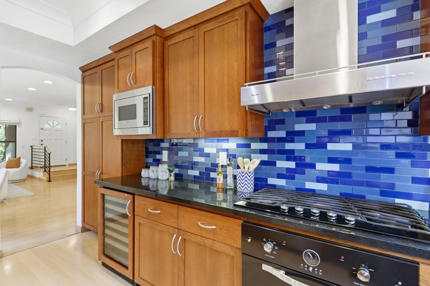 Detail Gallery Image 12 of 34 For 926 La Mesa Ter a,  Sunnyvale,  CA 94086 - 4 Beds | 3 Baths