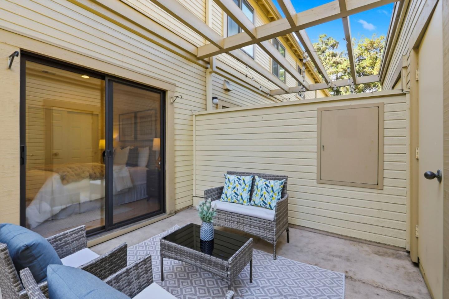 Detail Gallery Image 17 of 34 For 926 La Mesa Ter a,  Sunnyvale,  CA 94086 - 4 Beds | 3 Baths