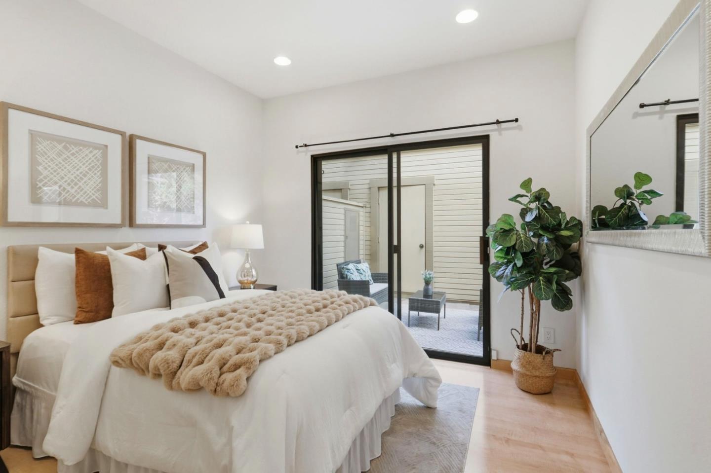 Detail Gallery Image 18 of 34 For 926 La Mesa Ter a,  Sunnyvale,  CA 94086 - 4 Beds | 3 Baths