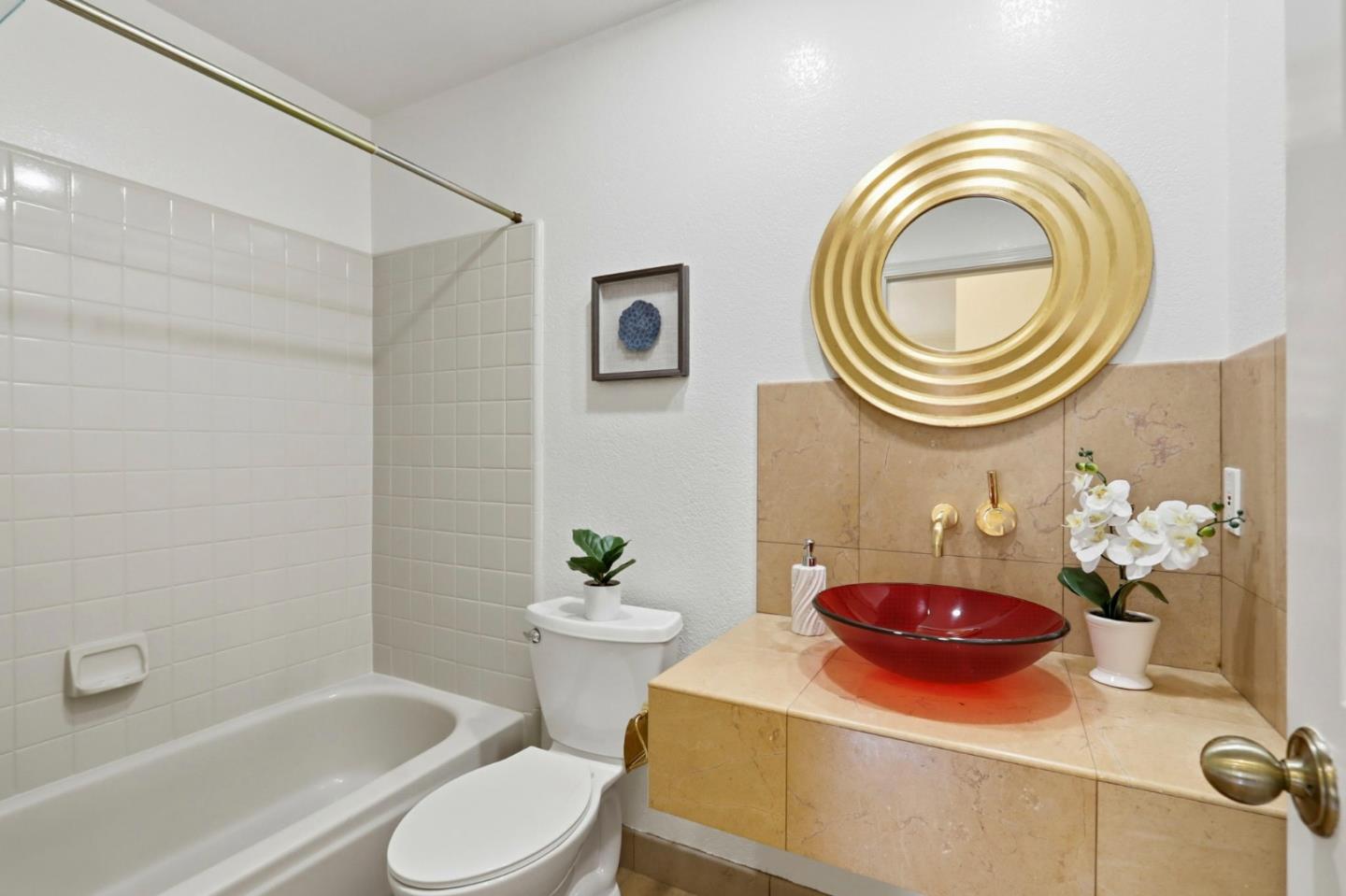 Detail Gallery Image 20 of 34 For 926 La Mesa Ter a,  Sunnyvale,  CA 94086 - 4 Beds | 3 Baths