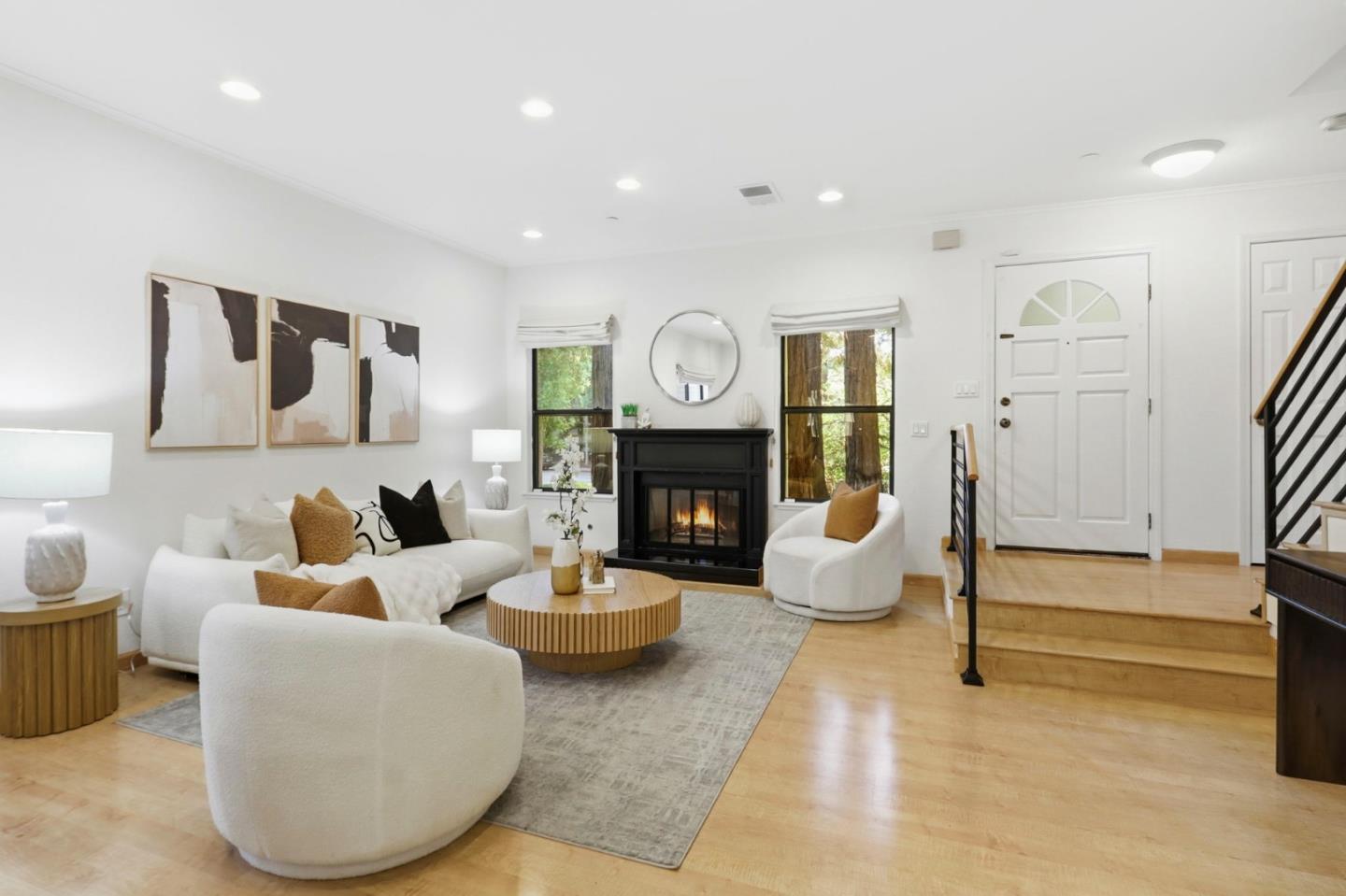 Detail Gallery Image 4 of 34 For 926 La Mesa Ter a,  Sunnyvale,  CA 94086 - 4 Beds | 3 Baths