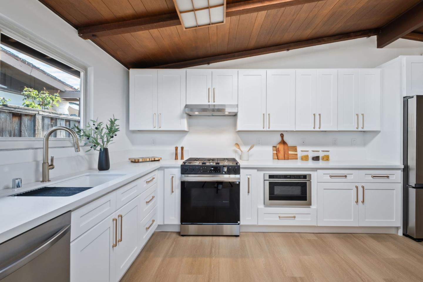 Detail Gallery Image 17 of 46 For 1966 Boca Raton St, Hayward,  CA 94545 - 3 Beds | 2 Baths