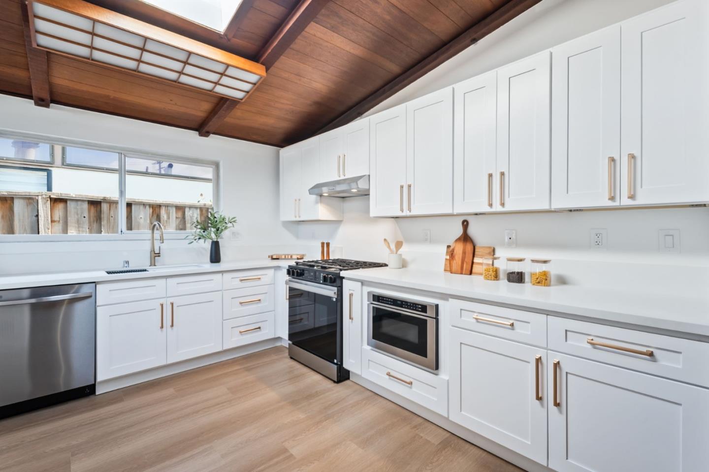 Detail Gallery Image 18 of 46 For 1966 Boca Raton St, Hayward,  CA 94545 - 3 Beds | 2 Baths