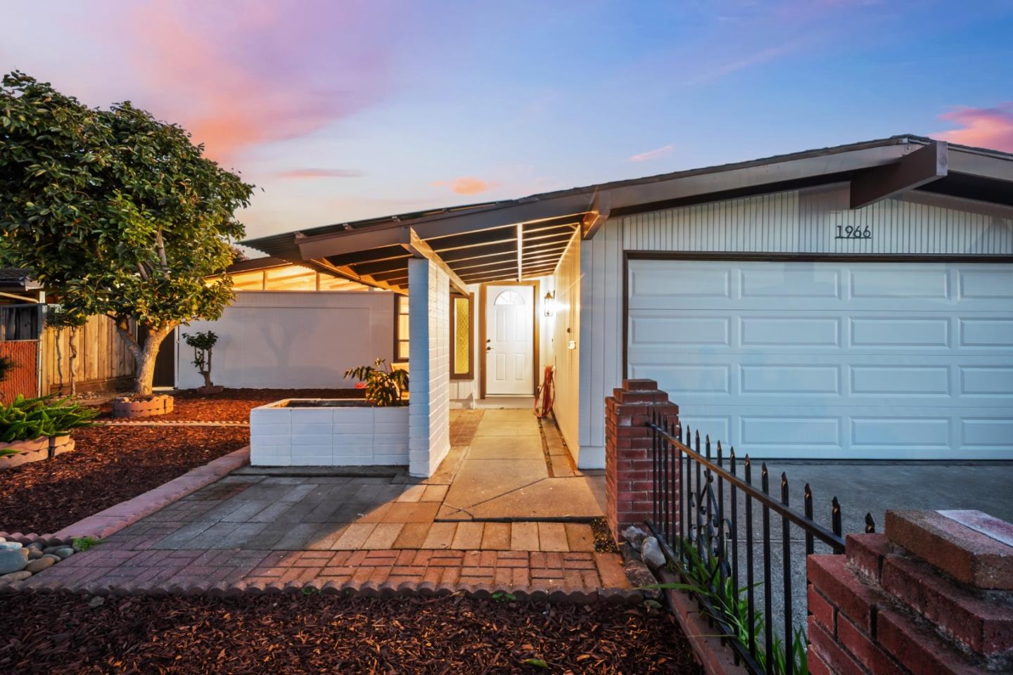 Detail Gallery Image 4 of 46 For 1966 Boca Raton St, Hayward,  CA 94545 - 3 Beds | 2 Baths