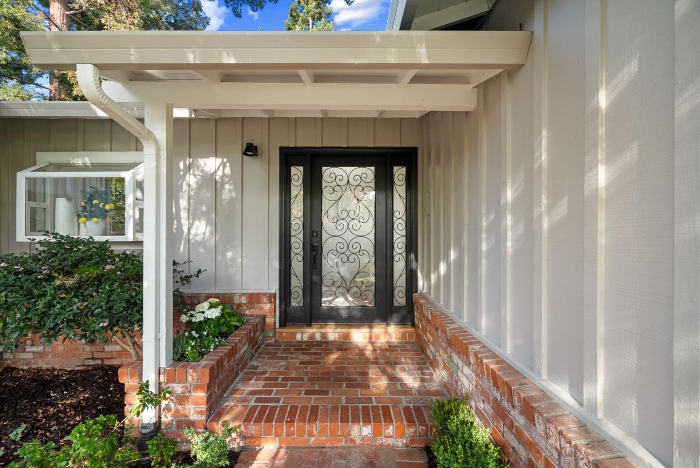 Detail Gallery Image 3 of 25 For 551 Sequoia Ave, Redwood City,  CA 94061 - 3 Beds | 2/1 Baths