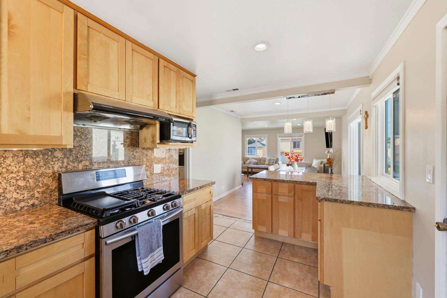 Detail Gallery Image 10 of 28 For 155 Brentwood Dr, South San Francisco,  CA 94080 - 2 Beds | 2 Baths