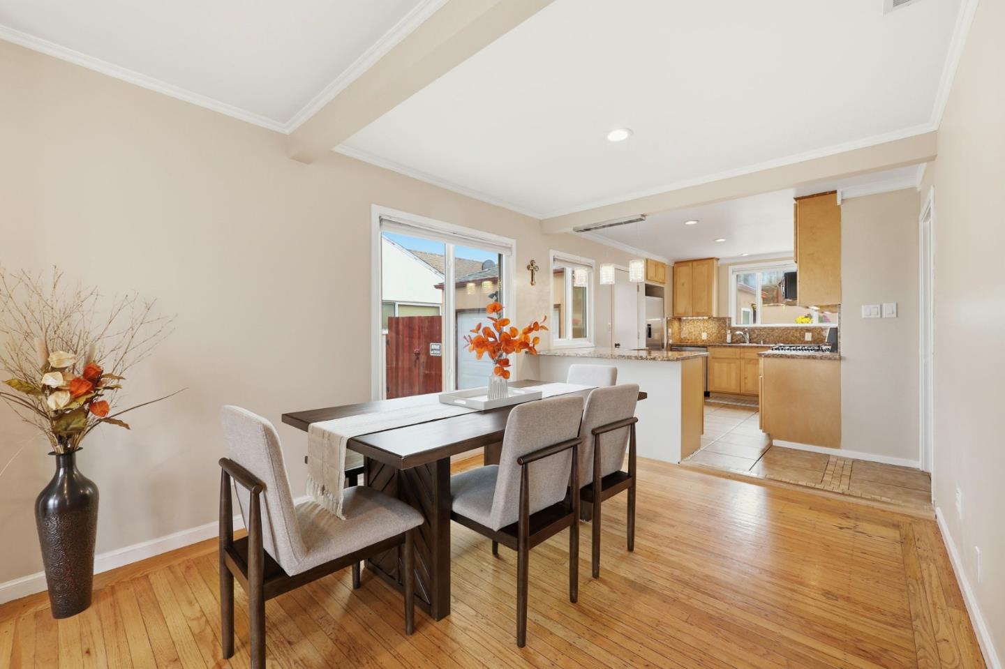 Detail Gallery Image 12 of 28 For 155 Brentwood Dr, South San Francisco,  CA 94080 - 2 Beds | 2 Baths