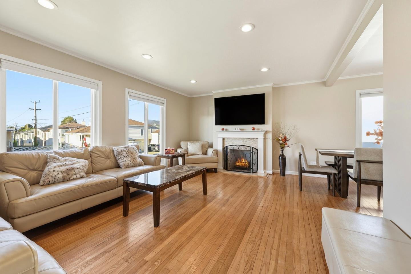 Detail Gallery Image 4 of 28 For 155 Brentwood Dr, South San Francisco,  CA 94080 - 2 Beds | 2 Baths