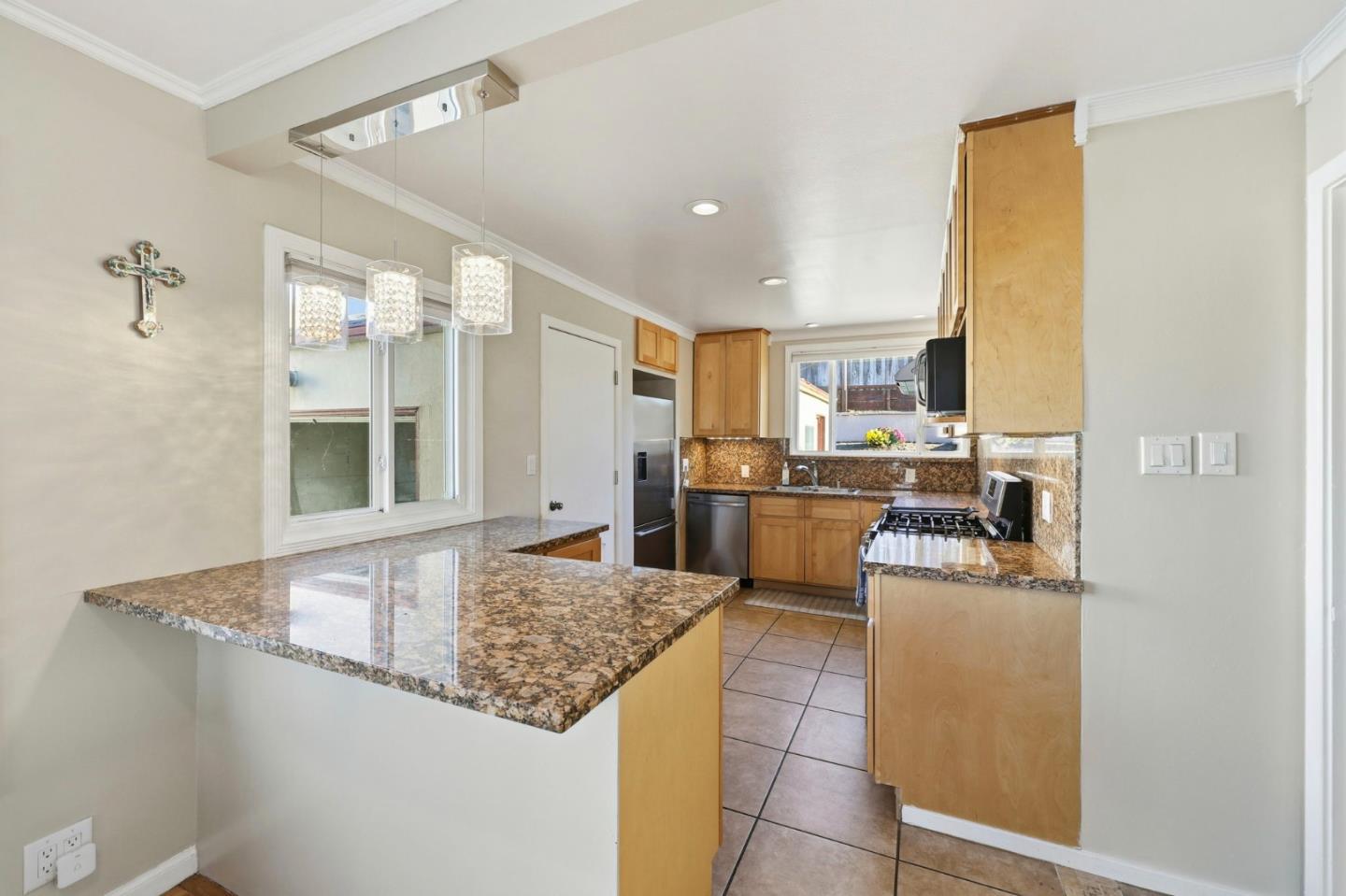 Detail Gallery Image 7 of 28 For 155 Brentwood Dr, South San Francisco,  CA 94080 - 2 Beds | 2 Baths