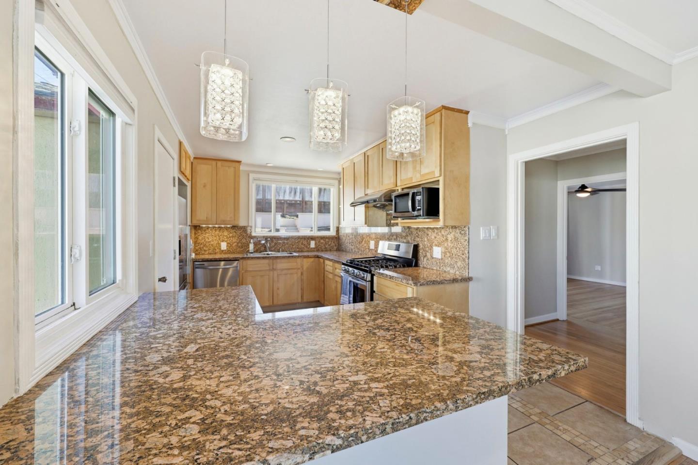 Detail Gallery Image 8 of 28 For 155 Brentwood Dr, South San Francisco,  CA 94080 - 2 Beds | 2 Baths