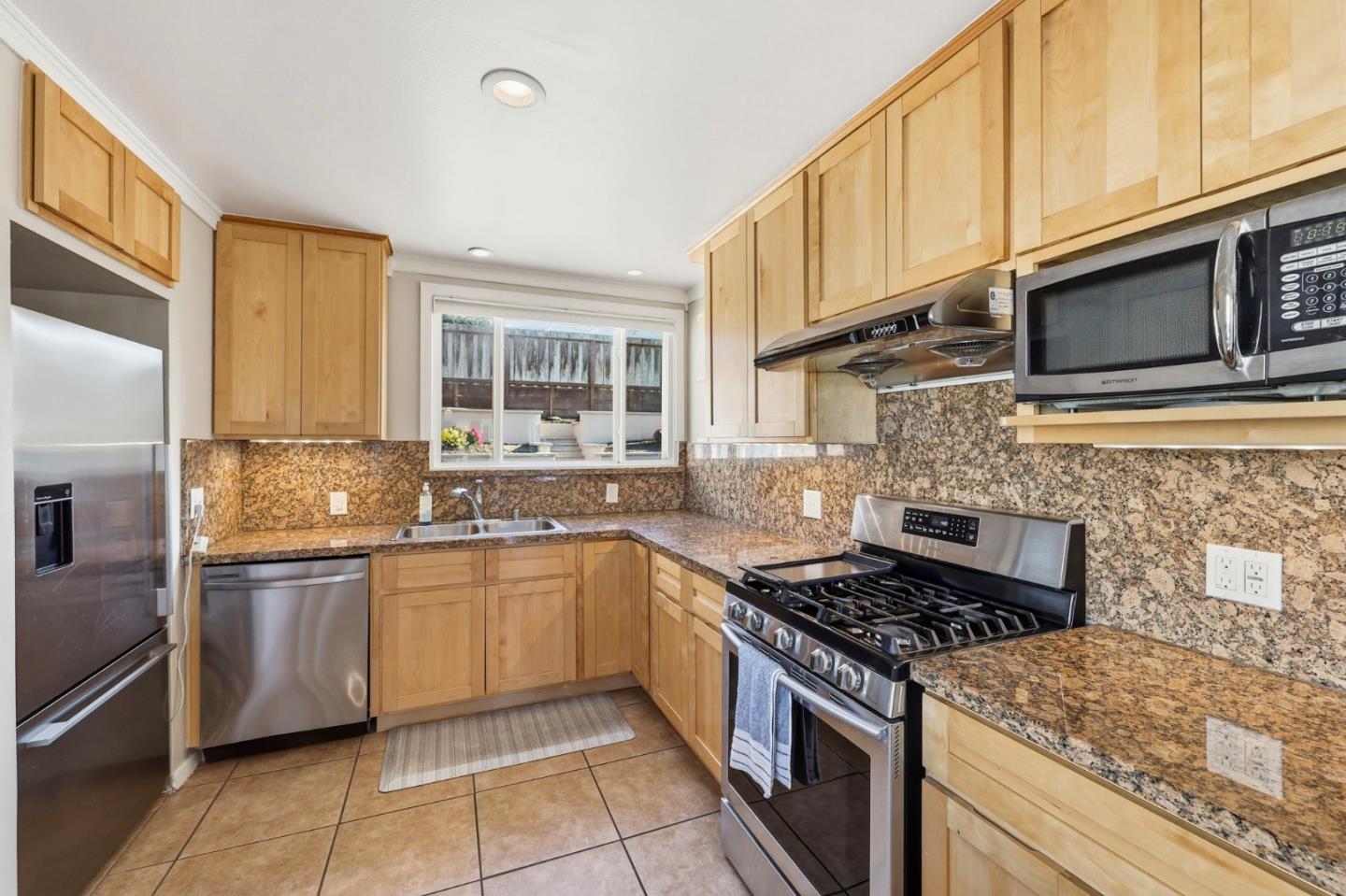 Detail Gallery Image 9 of 28 For 155 Brentwood Dr, South San Francisco,  CA 94080 - 2 Beds | 2 Baths
