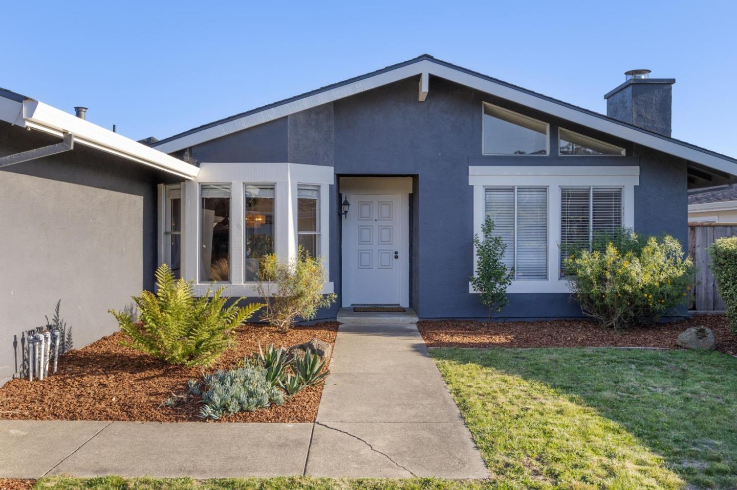 Detail Gallery Image 5 of 54 For 1557 Mizzen Ln, Half Moon Bay,  CA 94019 - 3 Beds | 2 Baths