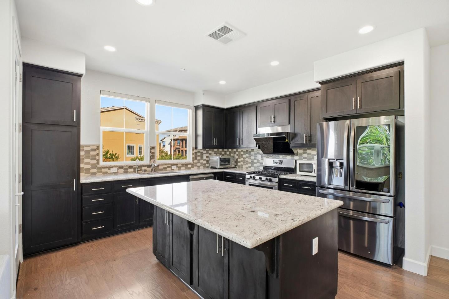 Detail Gallery Image 10 of 37 For 5724 Pandorea Ter, Newark,  CA 94560 - 2 Beds | 2/1 Baths