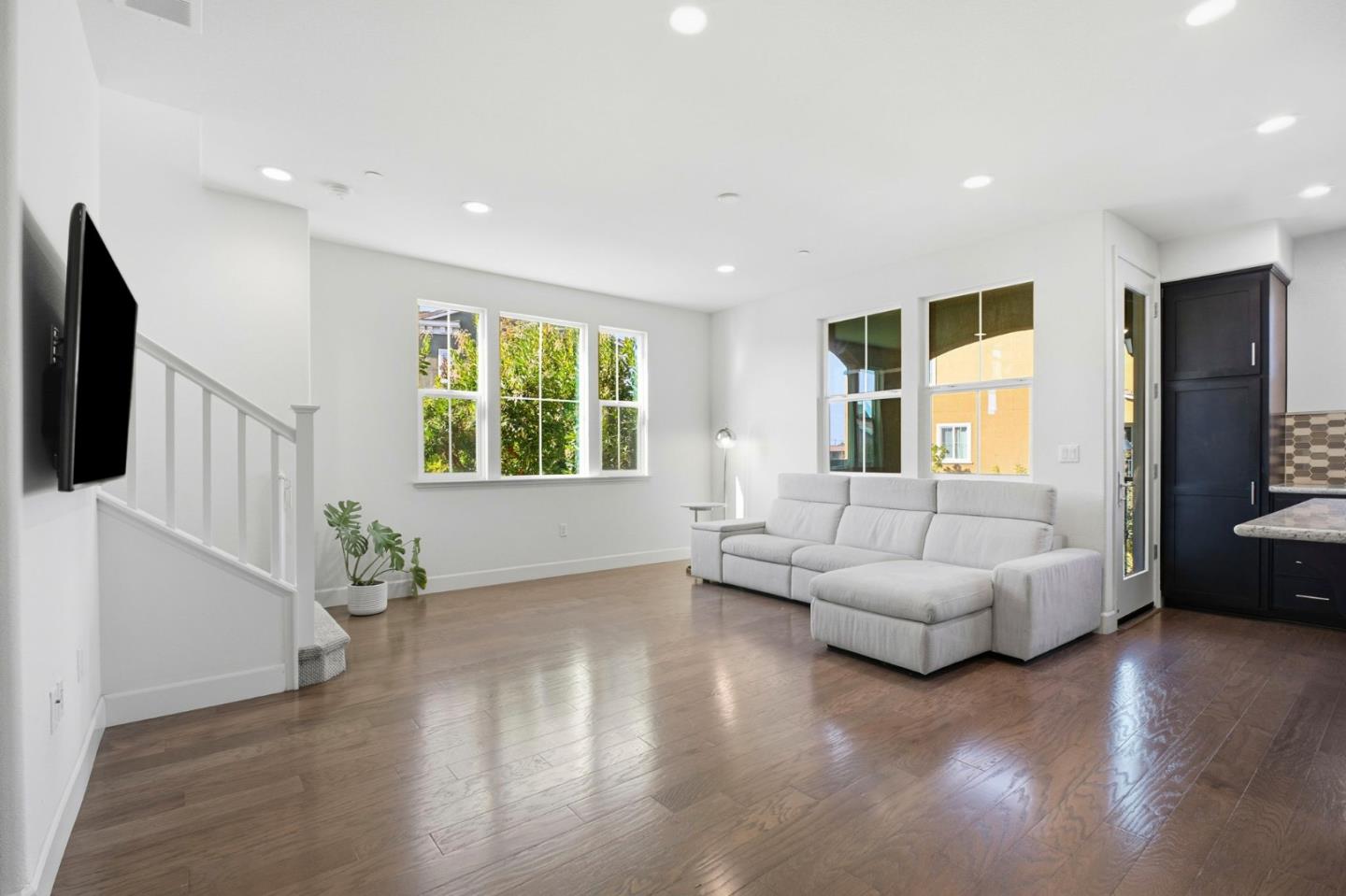 Detail Gallery Image 13 of 37 For 5724 Pandorea Ter, Newark,  CA 94560 - 2 Beds | 2/1 Baths