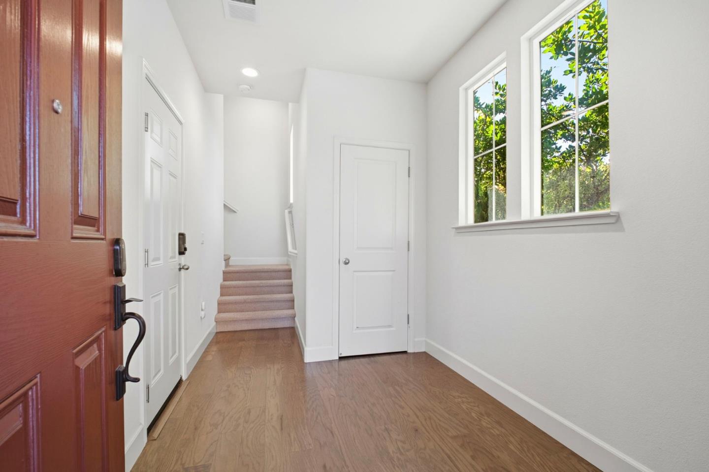 Detail Gallery Image 4 of 37 For 5724 Pandorea Ter, Newark,  CA 94560 - 2 Beds | 2/1 Baths