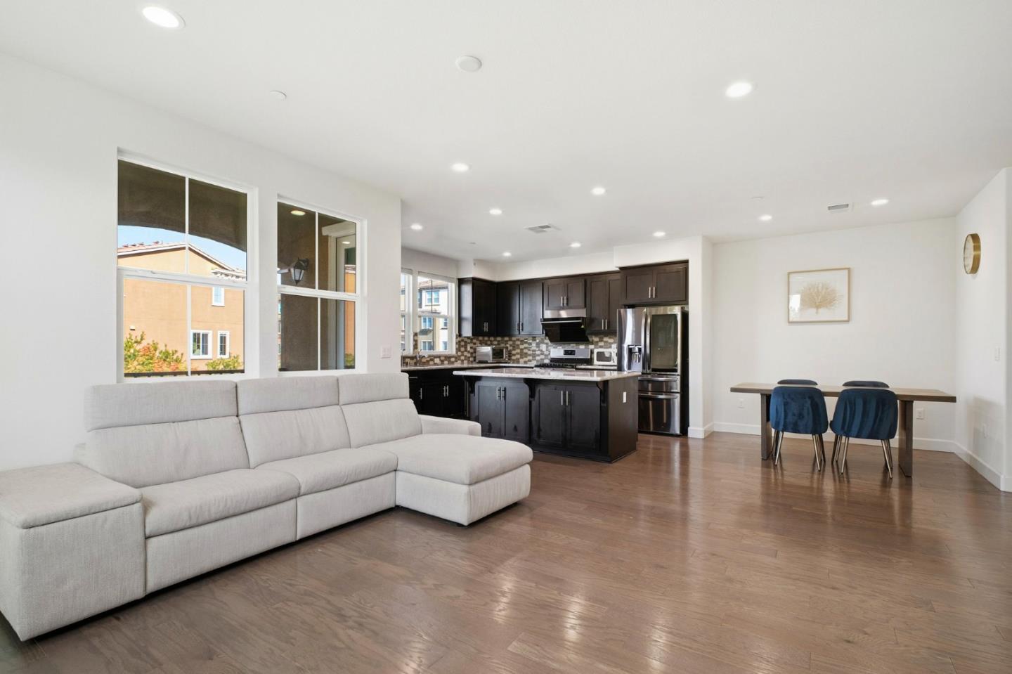 Detail Gallery Image 5 of 37 For 5724 Pandorea Ter, Newark,  CA 94560 - 2 Beds | 2/1 Baths