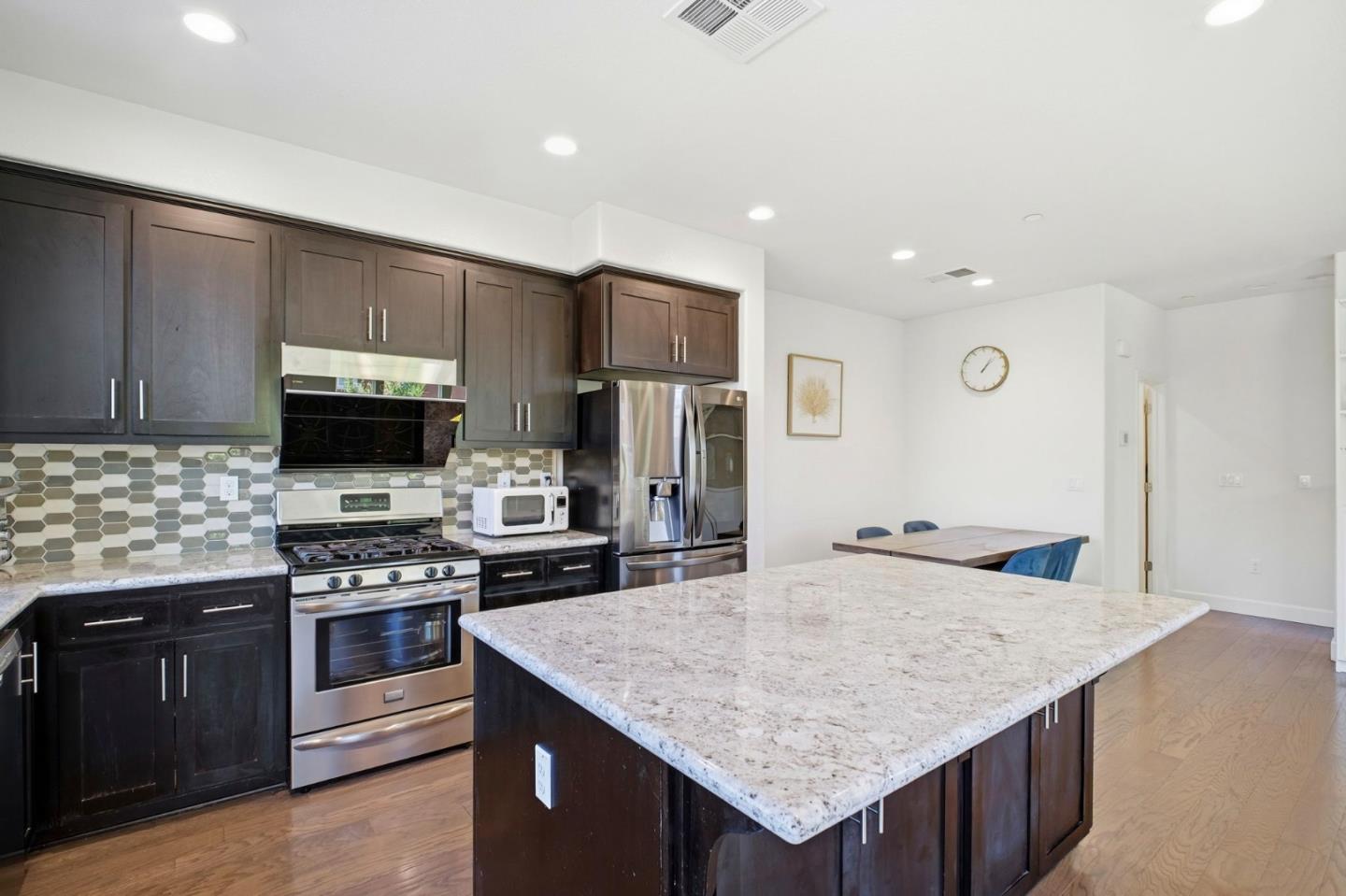 Detail Gallery Image 7 of 37 For 5724 Pandorea Ter, Newark,  CA 94560 - 2 Beds | 2/1 Baths