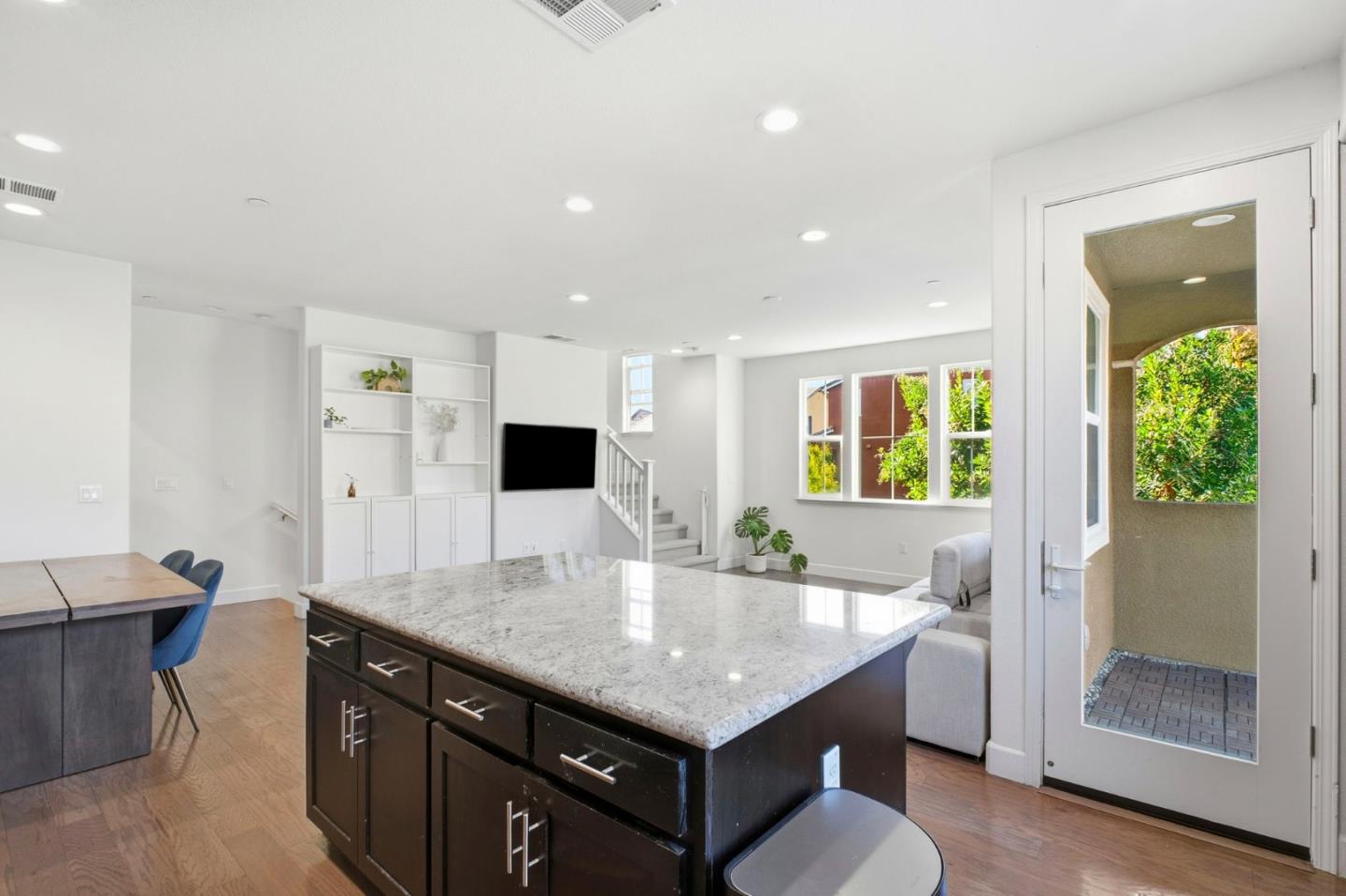 Detail Gallery Image 8 of 37 For 5724 Pandorea Ter, Newark,  CA 94560 - 2 Beds | 2/1 Baths