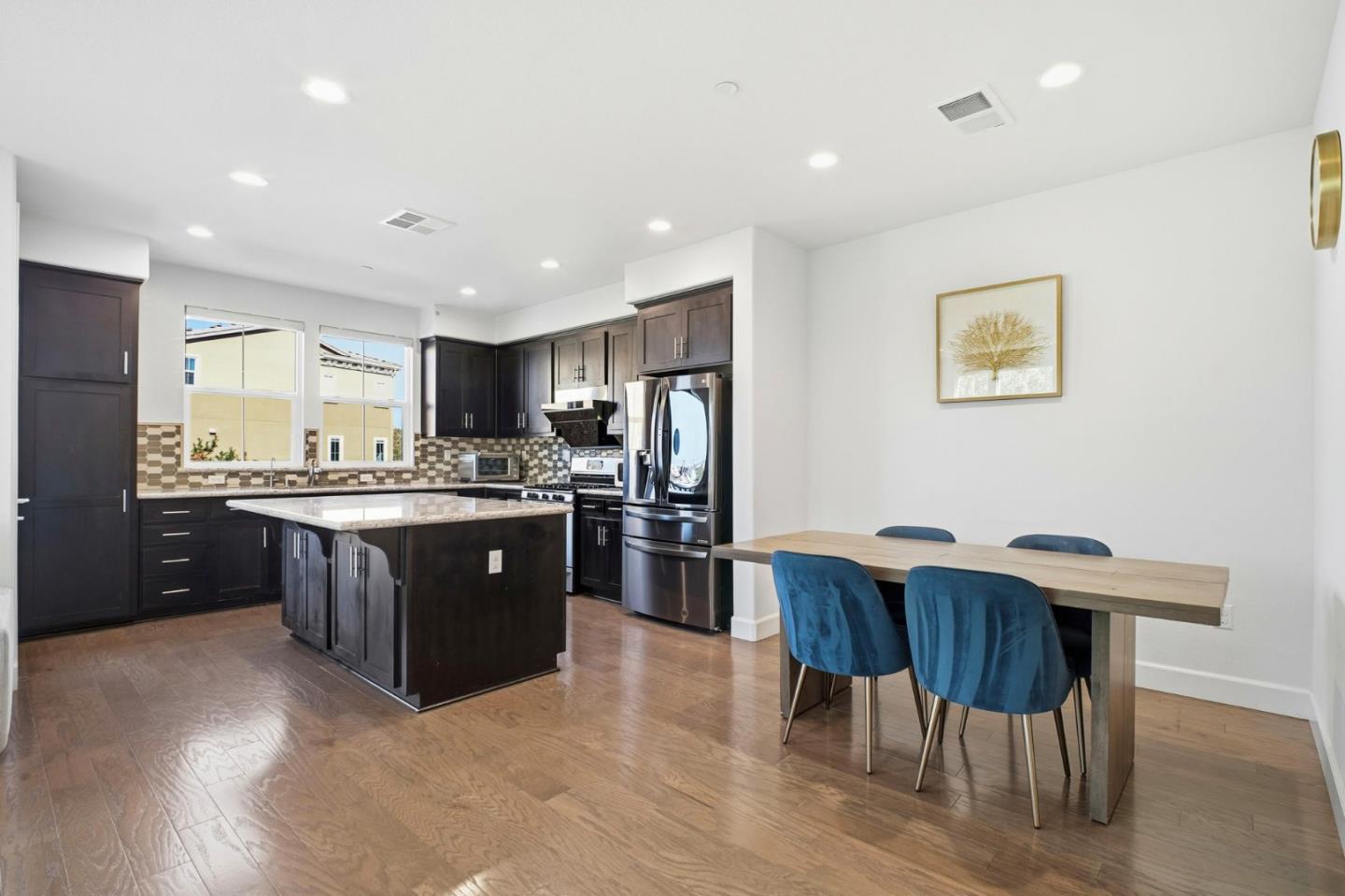 Detail Gallery Image 9 of 37 For 5724 Pandorea Ter, Newark,  CA 94560 - 2 Beds | 2/1 Baths