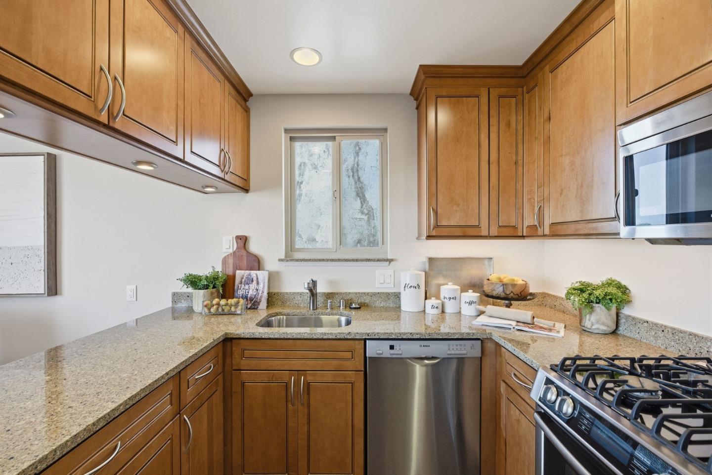 Detail Gallery Image 16 of 39 For 88 Alta Vista Way, Daly City,  CA 94014 - 2 Beds | 2 Baths