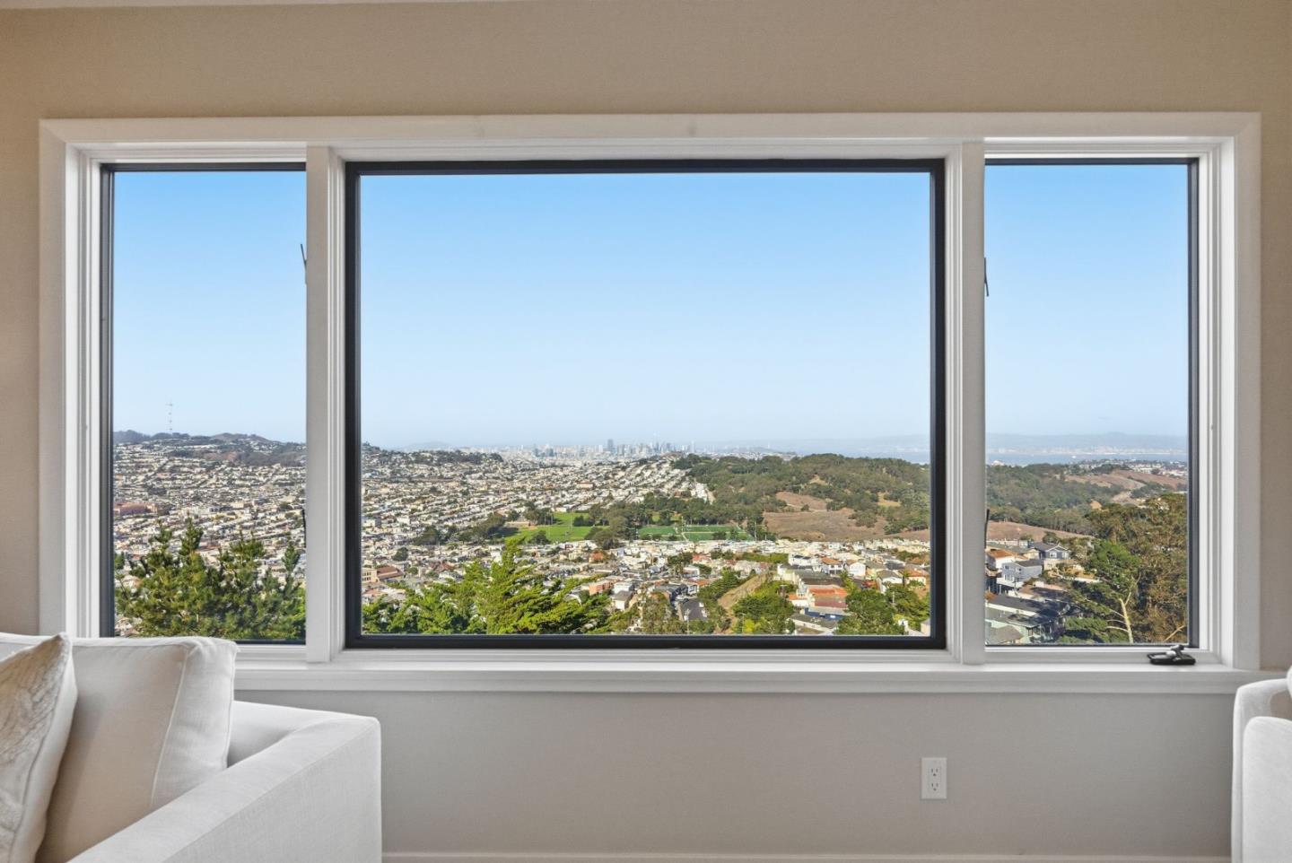 Detail Gallery Image 6 of 39 For 88 Alta Vista Way, Daly City,  CA 94014 - 2 Beds | 2 Baths