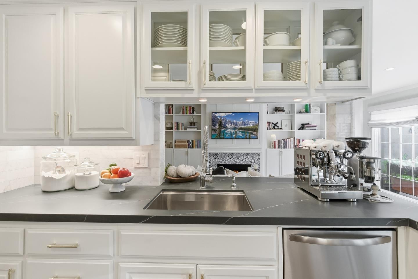 Detail Gallery Image 12 of 24 For 20 Willow Rd #7,  Menlo Park,  CA 94025 - 1 Beds | 1 Baths