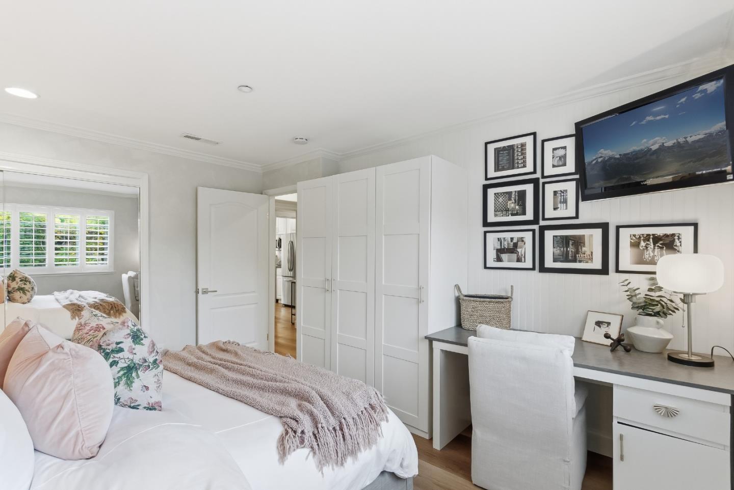 Detail Gallery Image 16 of 24 For 20 Willow Rd #7,  Menlo Park,  CA 94025 - 1 Beds | 1 Baths