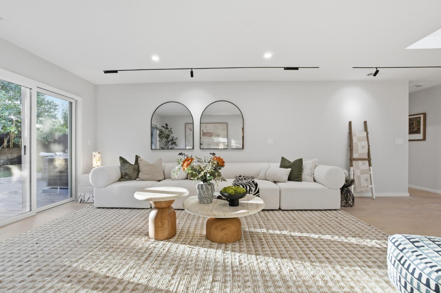 Detail Gallery Image 10 of 50 For 1316 Elm St, San Carlos,  CA 94070 - 4 Beds | 3 Baths