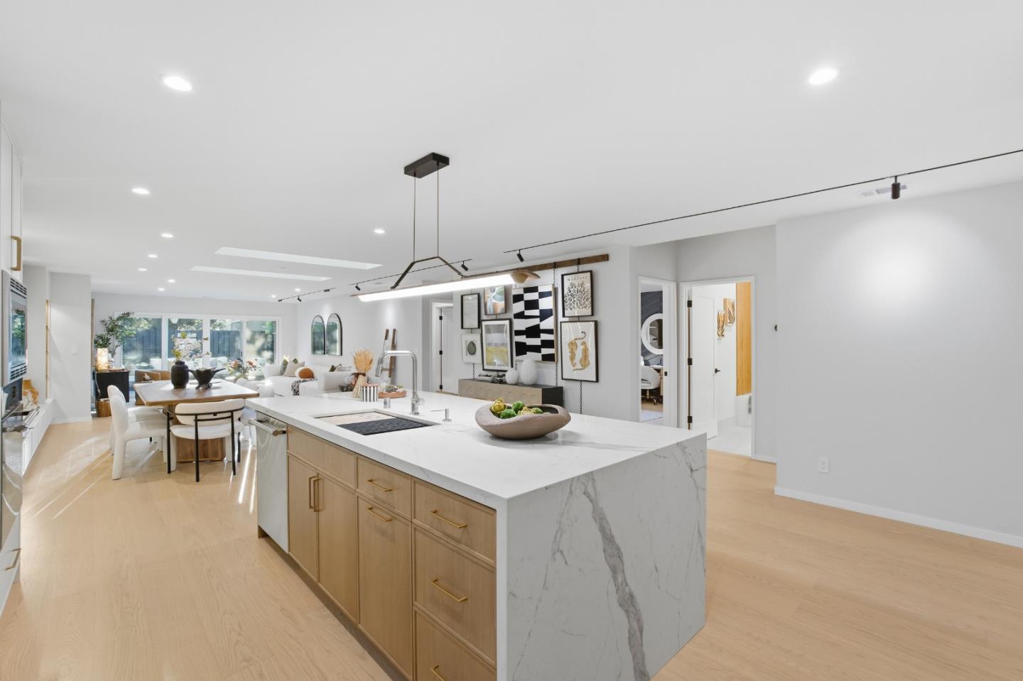 Detail Gallery Image 13 of 50 For 1316 Elm St, San Carlos,  CA 94070 - 4 Beds | 3 Baths