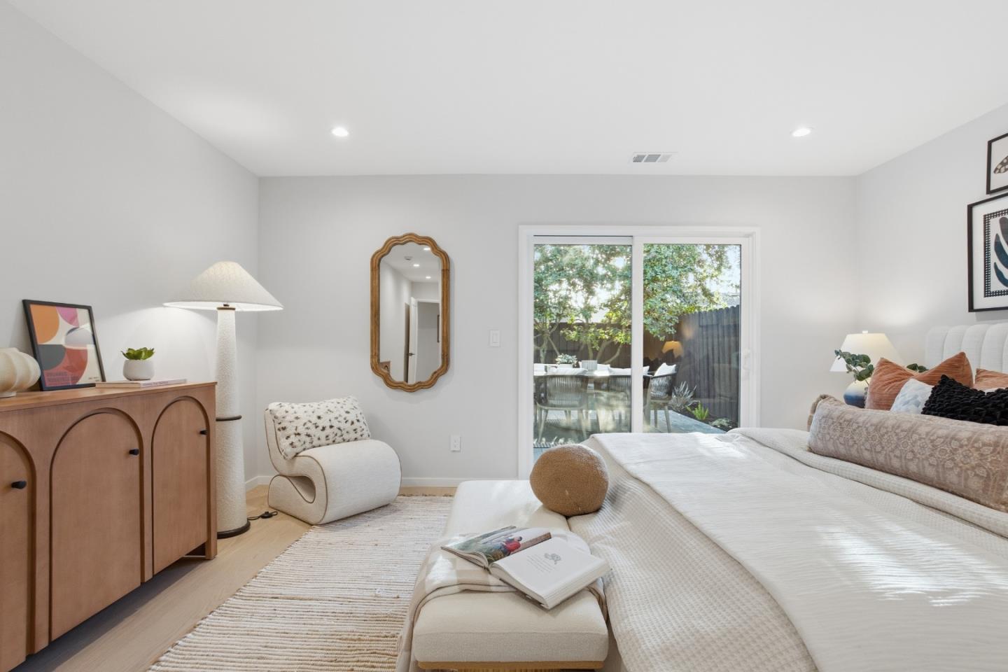 Detail Gallery Image 16 of 50 For 1316 Elm St, San Carlos,  CA 94070 - 4 Beds | 3 Baths