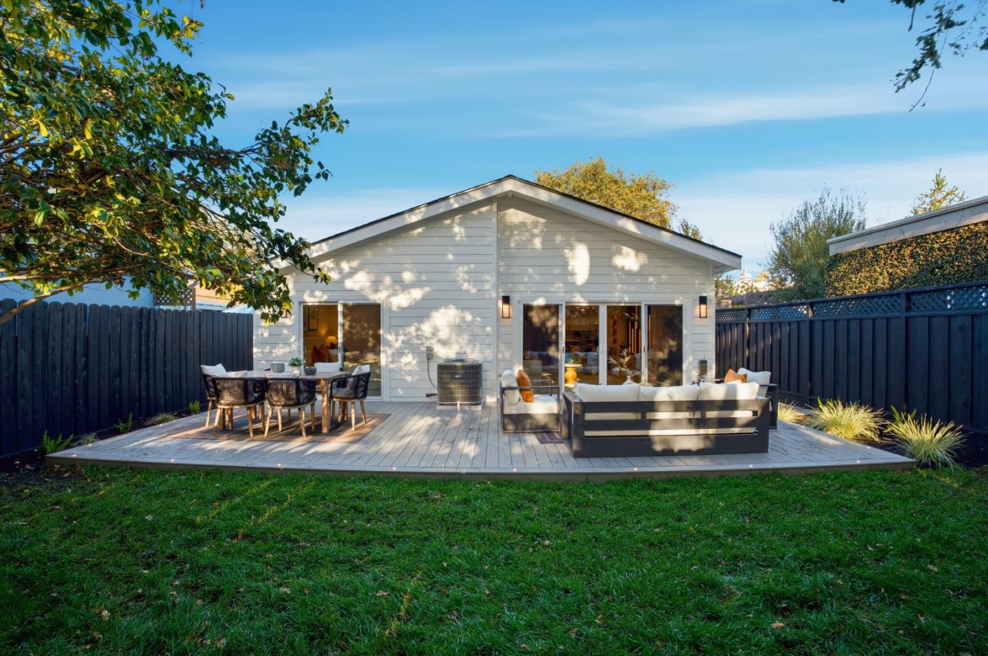 Detail Gallery Image 36 of 50 For 1316 Elm St, San Carlos,  CA 94070 - 4 Beds | 3 Baths