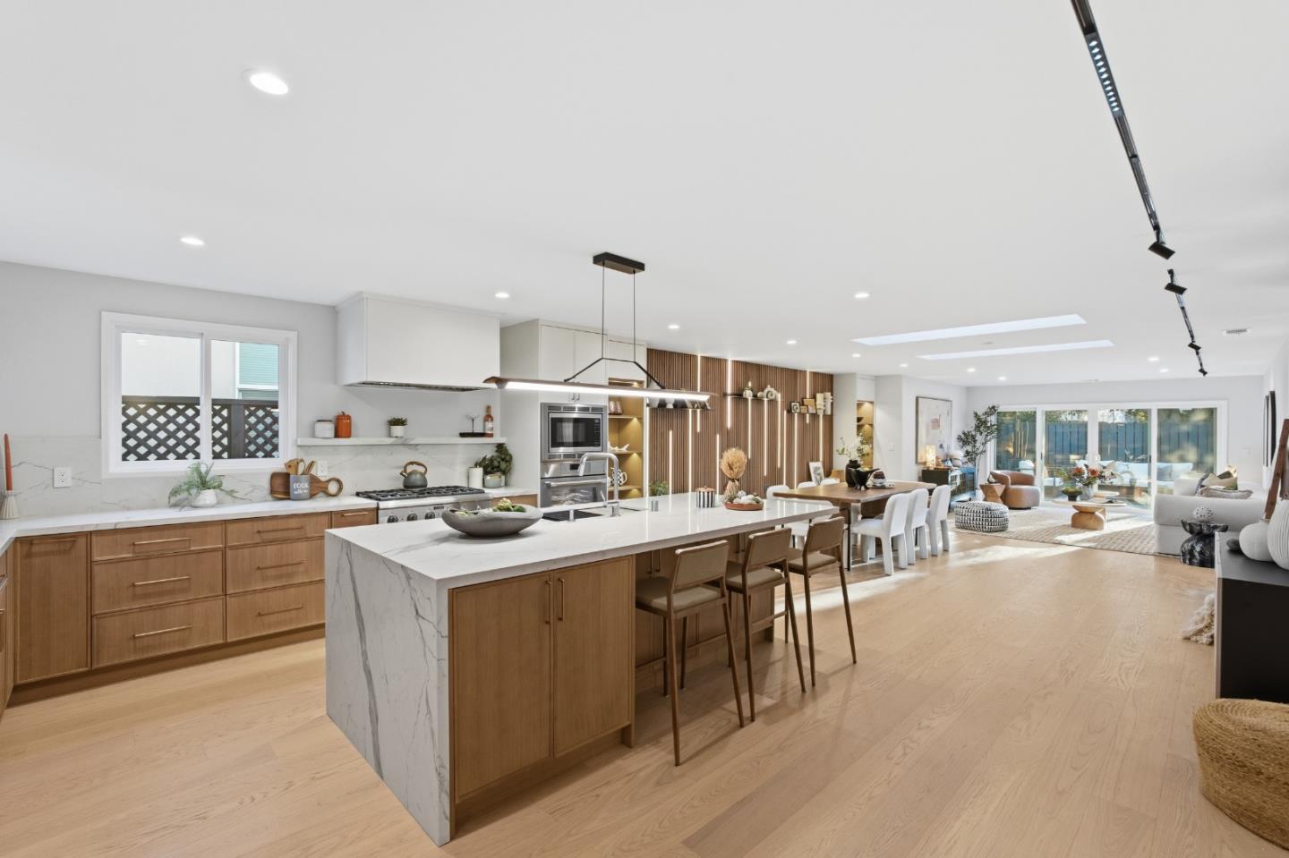 Detail Gallery Image 4 of 50 For 1316 Elm St, San Carlos,  CA 94070 - 4 Beds | 3 Baths