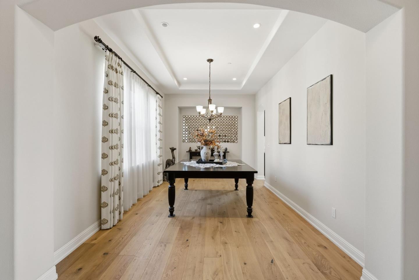 Detail Gallery Image 10 of 56 For 18253 Solano Pl, Morgan Hill,  CA 95037 - 5 Beds | 4/1 Baths