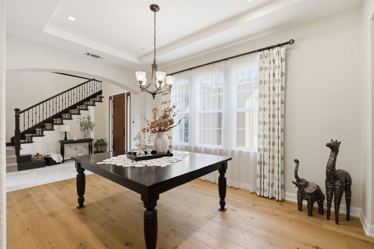 Detail Gallery Image 11 of 56 For 18253 Solano Pl, Morgan Hill,  CA 95037 - 5 Beds | 4/1 Baths