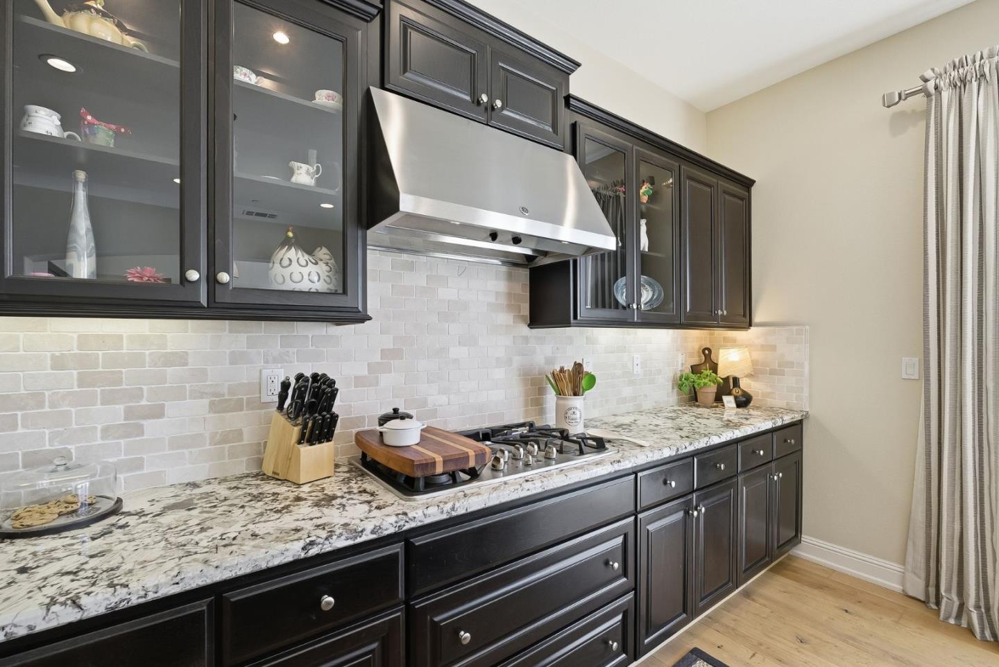 Detail Gallery Image 15 of 56 For 18253 Solano Pl, Morgan Hill,  CA 95037 - 5 Beds | 4/1 Baths