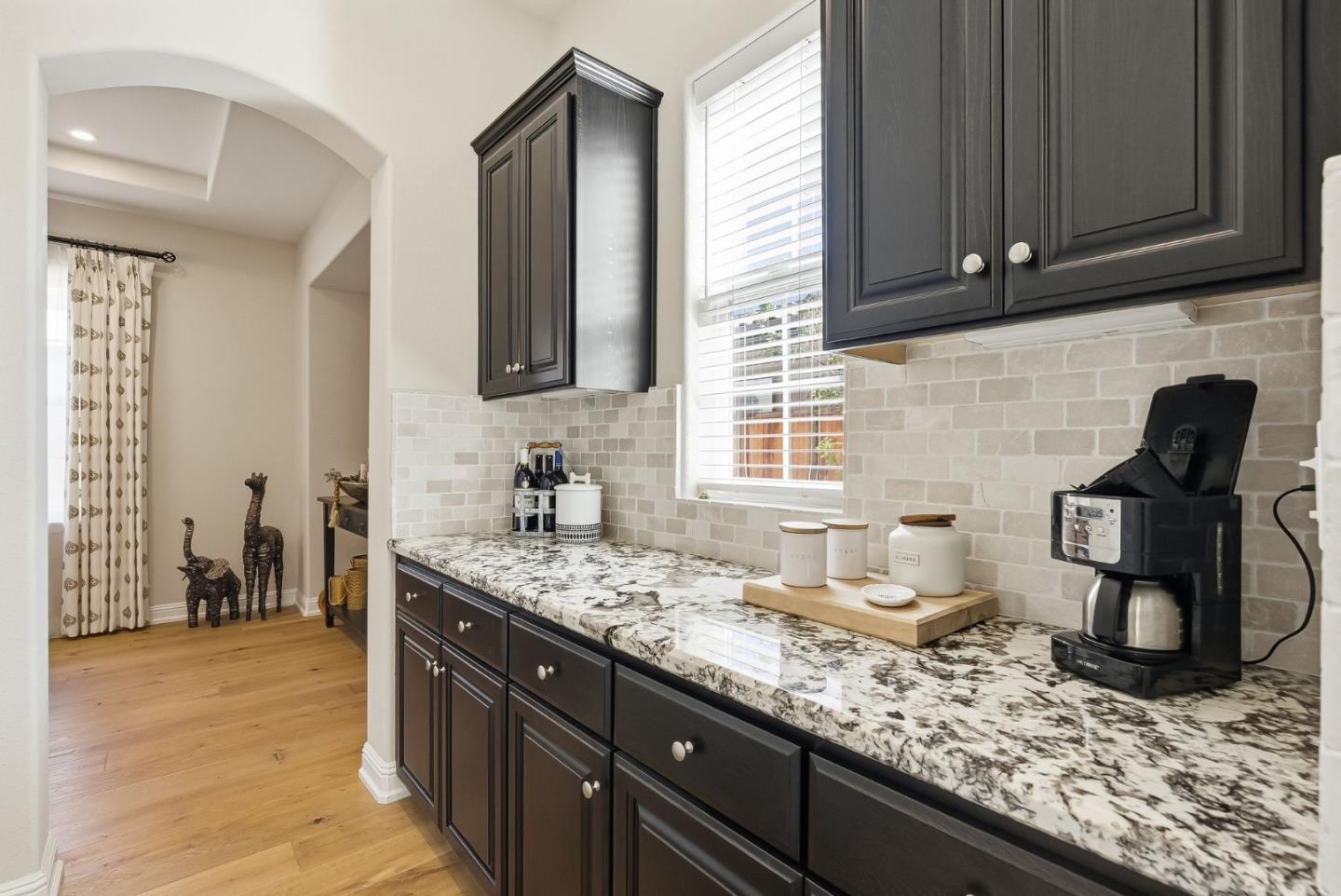 Detail Gallery Image 17 of 56 For 18253 Solano Pl, Morgan Hill,  CA 95037 - 5 Beds | 4/1 Baths