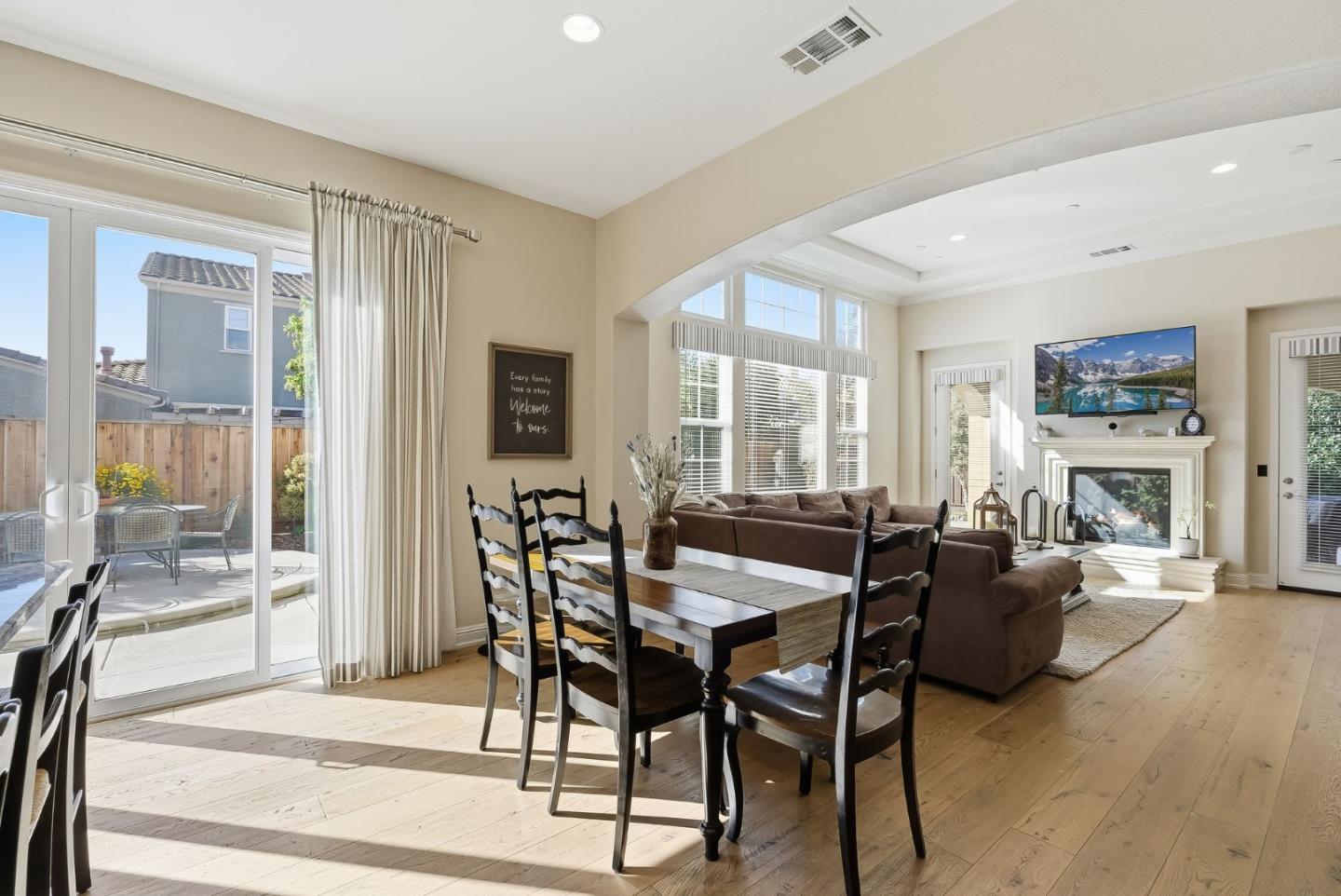 Detail Gallery Image 19 of 56 For 18253 Solano Pl, Morgan Hill,  CA 95037 - 5 Beds | 4/1 Baths