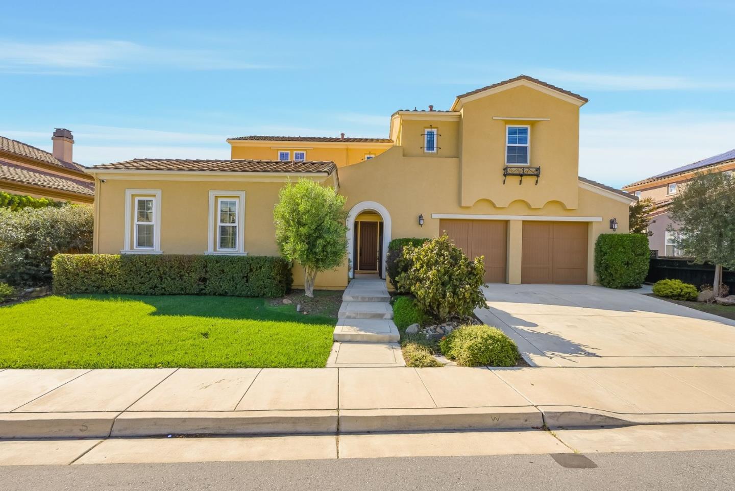 Detail Gallery Image 2 of 56 For 18253 Solano Pl, Morgan Hill,  CA 95037 - 5 Beds | 4/1 Baths