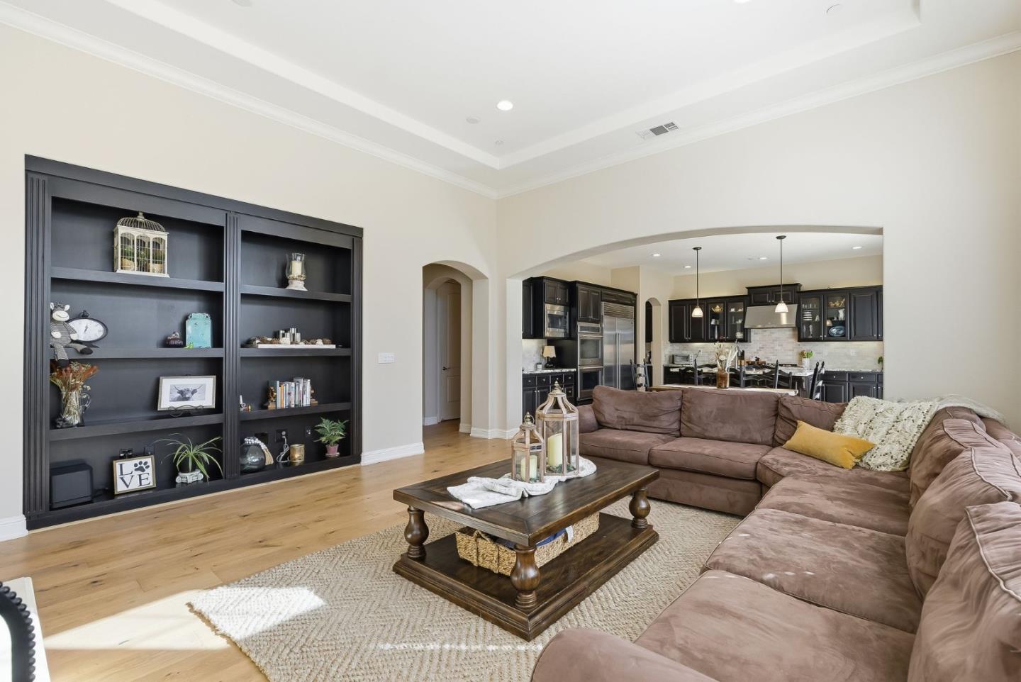 Detail Gallery Image 22 of 56 For 18253 Solano Pl, Morgan Hill,  CA 95037 - 5 Beds | 4/1 Baths