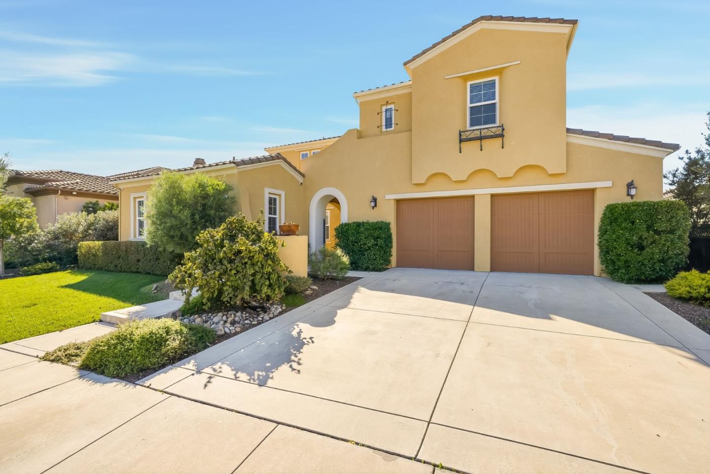 Detail Gallery Image 4 of 56 For 18253 Solano Pl, Morgan Hill,  CA 95037 - 5 Beds | 4/1 Baths