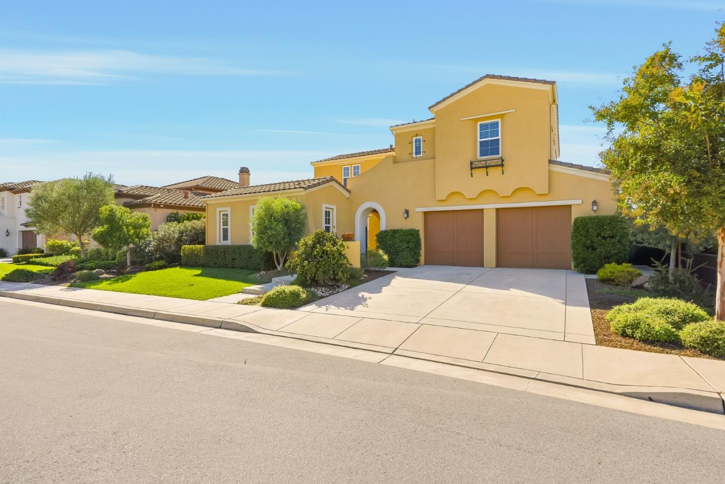 Detail Gallery Image 5 of 56 For 18253 Solano Pl, Morgan Hill,  CA 95037 - 5 Beds | 4/1 Baths