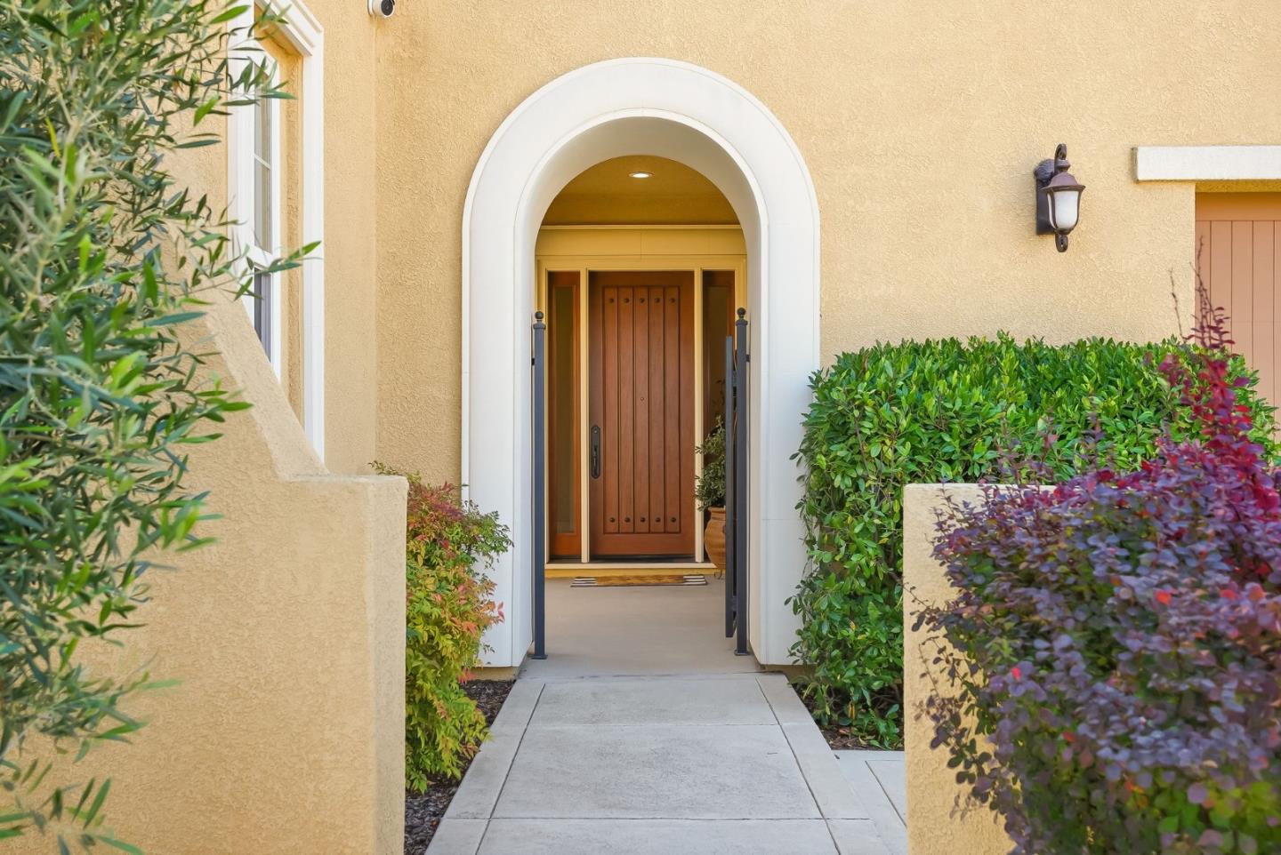 Detail Gallery Image 7 of 56 For 18253 Solano Pl, Morgan Hill,  CA 95037 - 5 Beds | 4/1 Baths