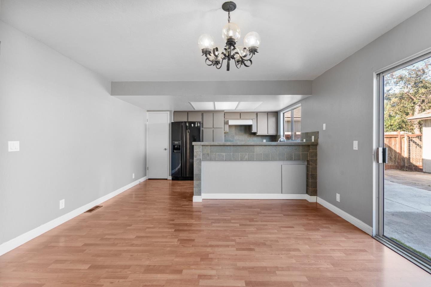 Detail Gallery Image 13 of 34 For 60 Knight Ln, Hollister,  CA 95023 - 4 Beds | 2 Baths