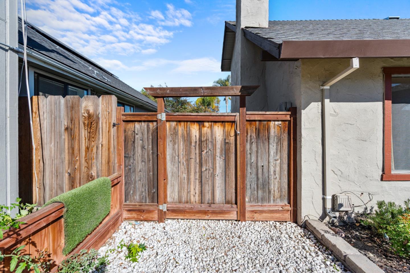 Detail Gallery Image 5 of 34 For 60 Knight Ln, Hollister,  CA 95023 - 4 Beds | 2 Baths