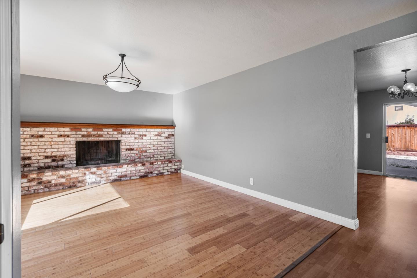 Detail Gallery Image 7 of 34 For 60 Knight Ln, Hollister,  CA 95023 - 4 Beds | 2 Baths