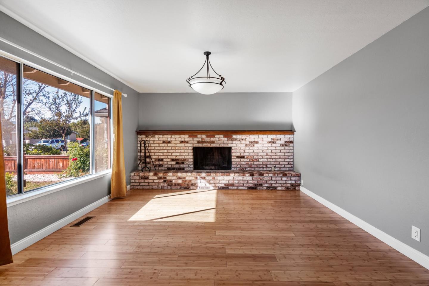 Detail Gallery Image 8 of 34 For 60 Knight Ln, Hollister,  CA 95023 - 4 Beds | 2 Baths