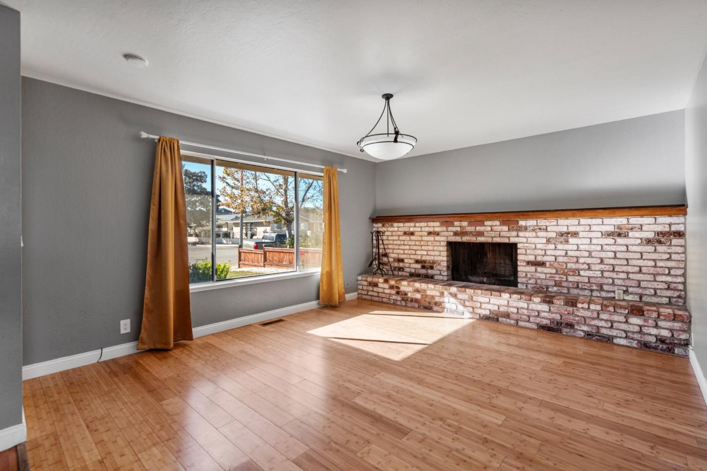 Detail Gallery Image 9 of 34 For 60 Knight Ln, Hollister,  CA 95023 - 4 Beds | 2 Baths