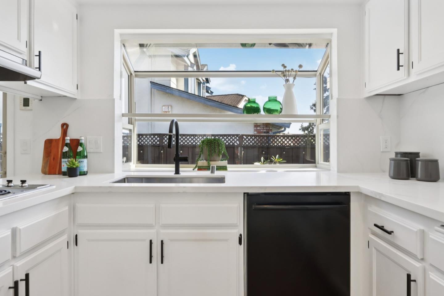 Detail Gallery Image 14 of 36 For 1100 Ramblewood Way, San Mateo,  CA 94403 - 3 Beds | 2 Baths