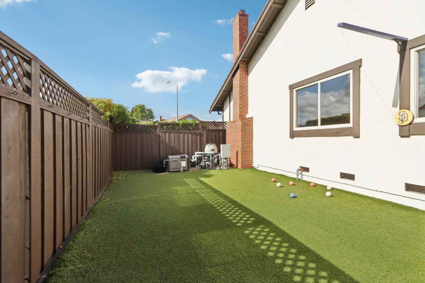 Detail Gallery Image 26 of 36 For 1100 Ramblewood Way, San Mateo,  CA 94403 - 3 Beds | 2 Baths