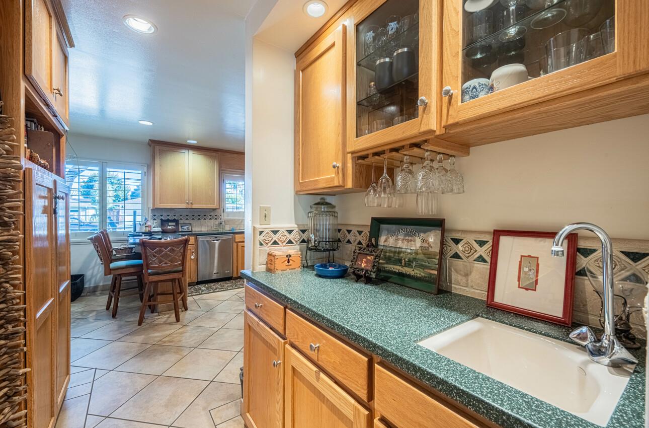 Detail Gallery Image 14 of 43 For 517 College Dr, Salinas,  CA 93901 - 4 Beds | 3 Baths